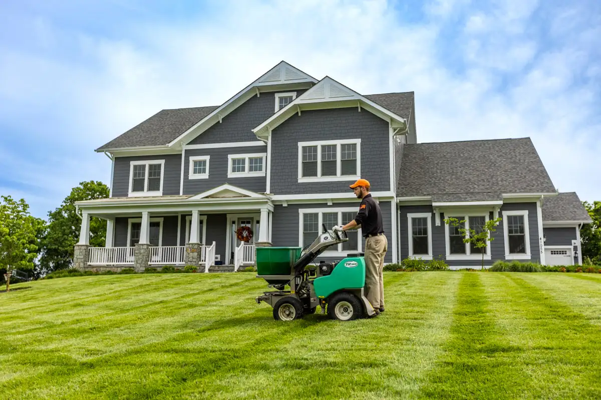 How to Water Your Lawn After Fertilizing: 2 Important Tips